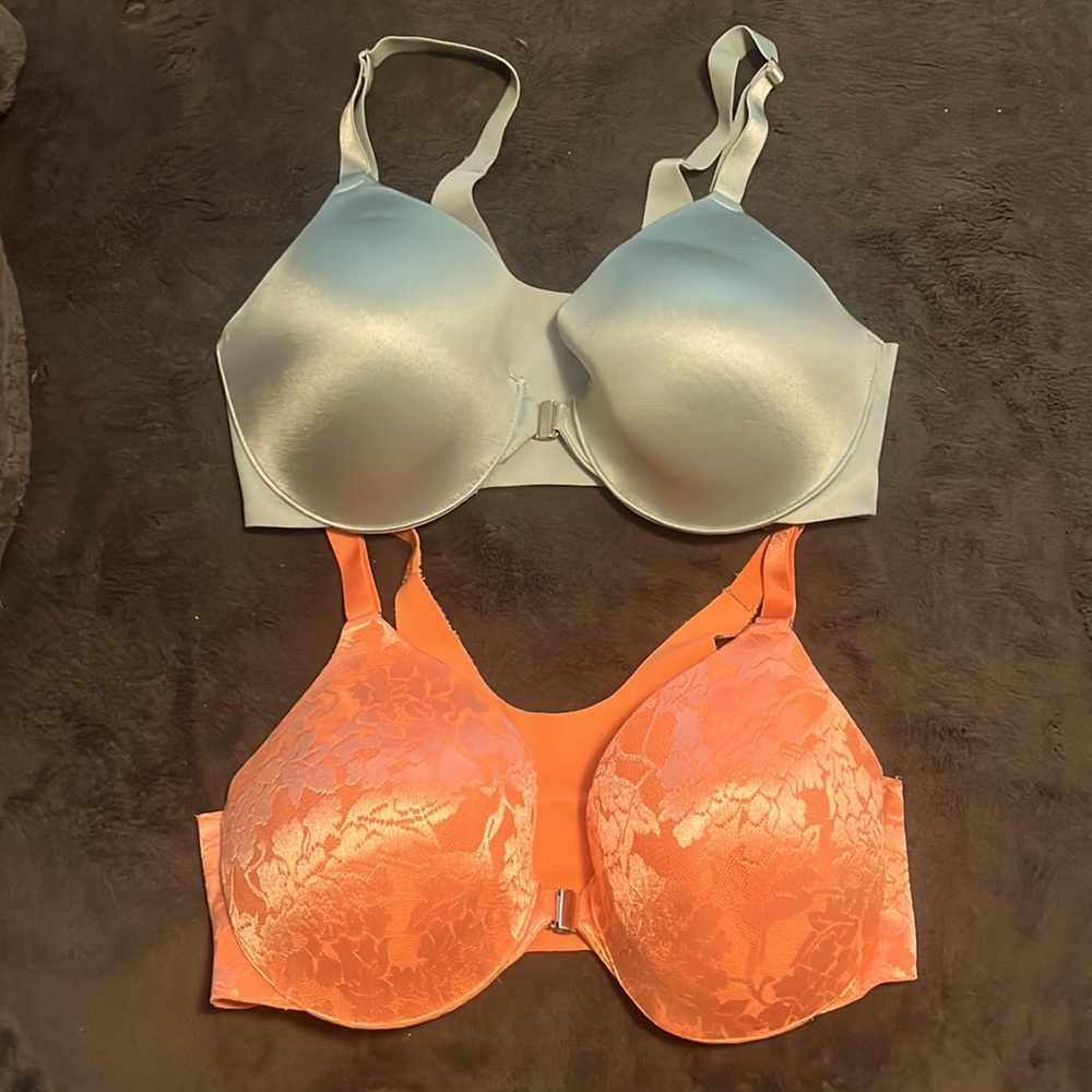 Set of soma vanishing back full coverage front close bras.